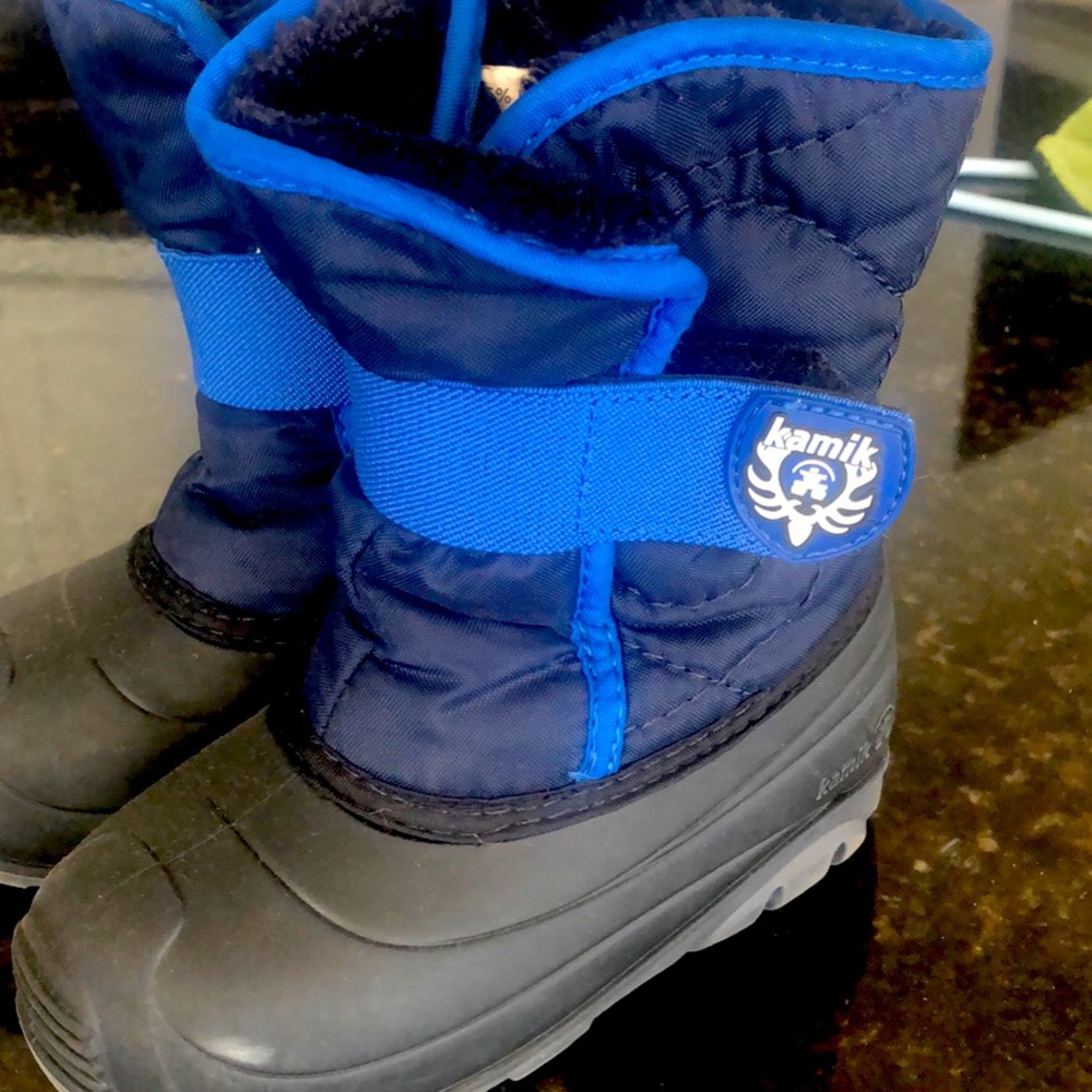 Snow boots